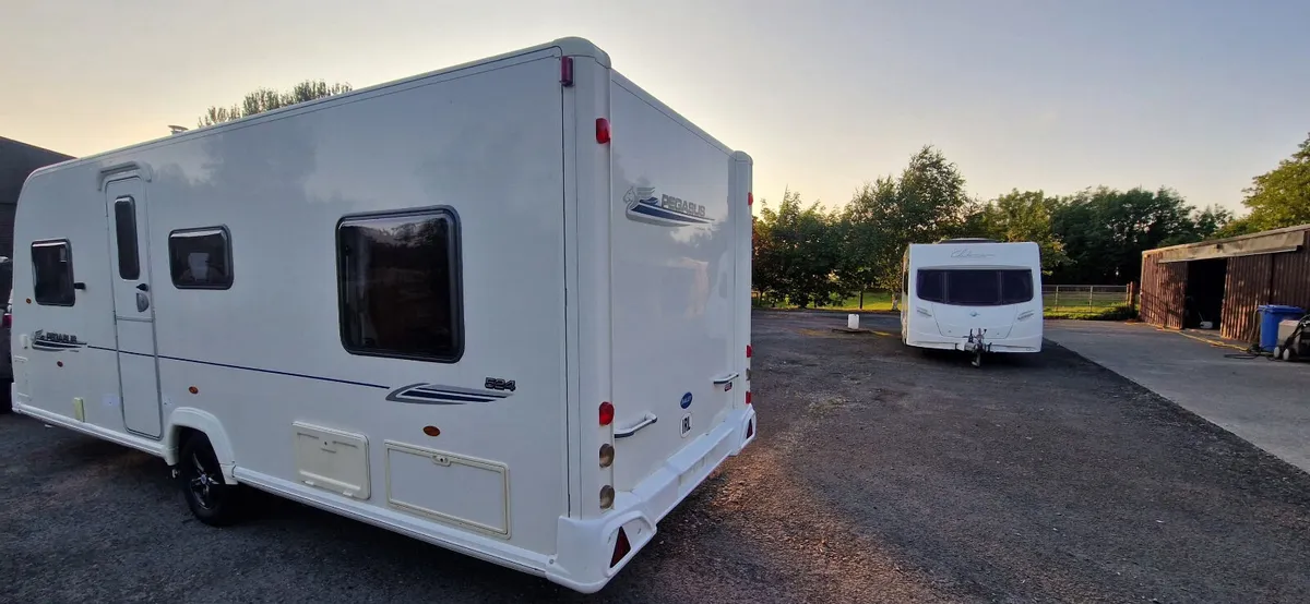 Lunar Clubman x4 berth caravan - Image 4