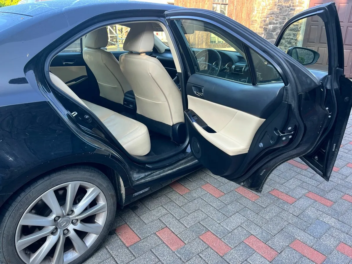 Lexus IS 2014 - Image 2