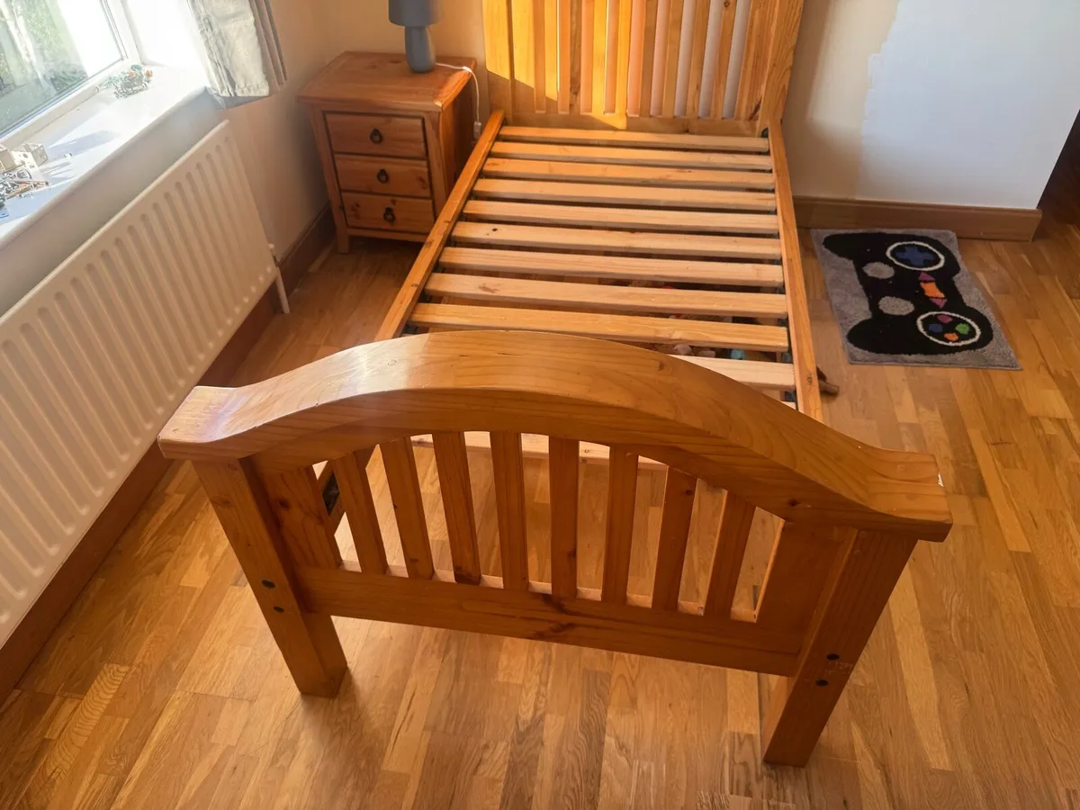 Single beds - Image 2