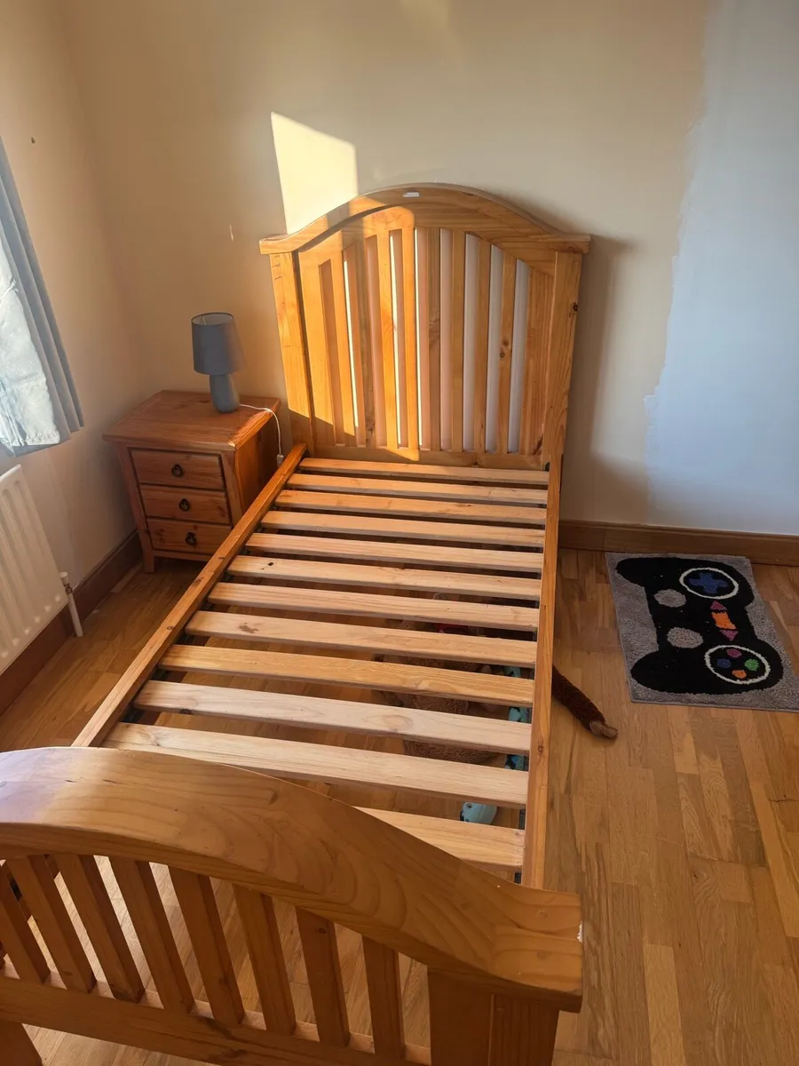 Single beds - Image 1