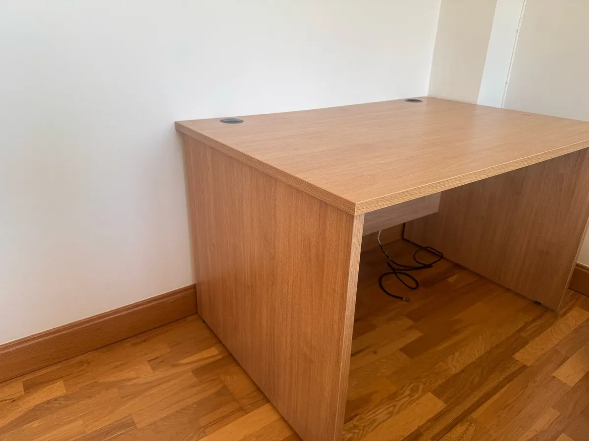 Office desk - Image 2