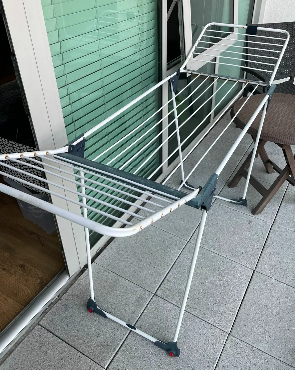 Clothes drying rack