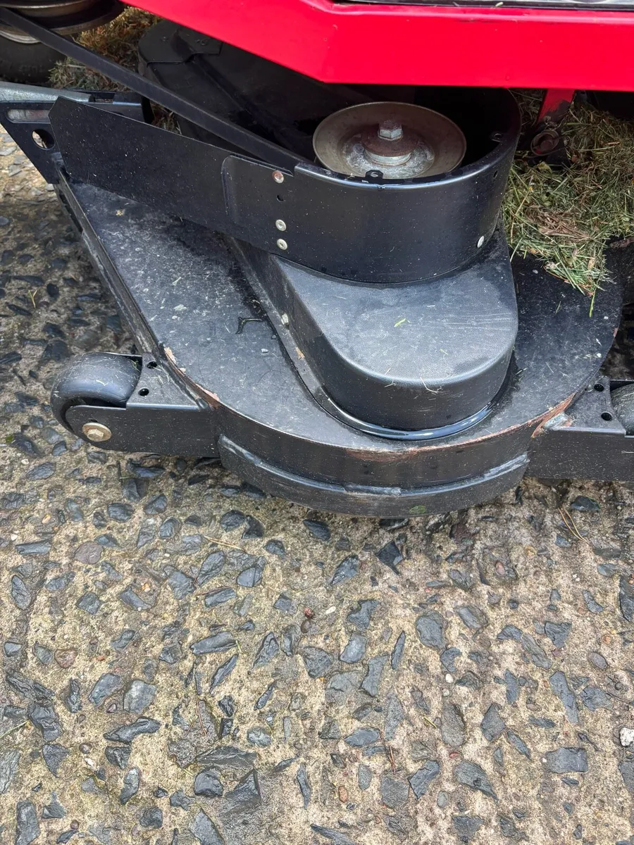 Ride on lawn mower - Image 4