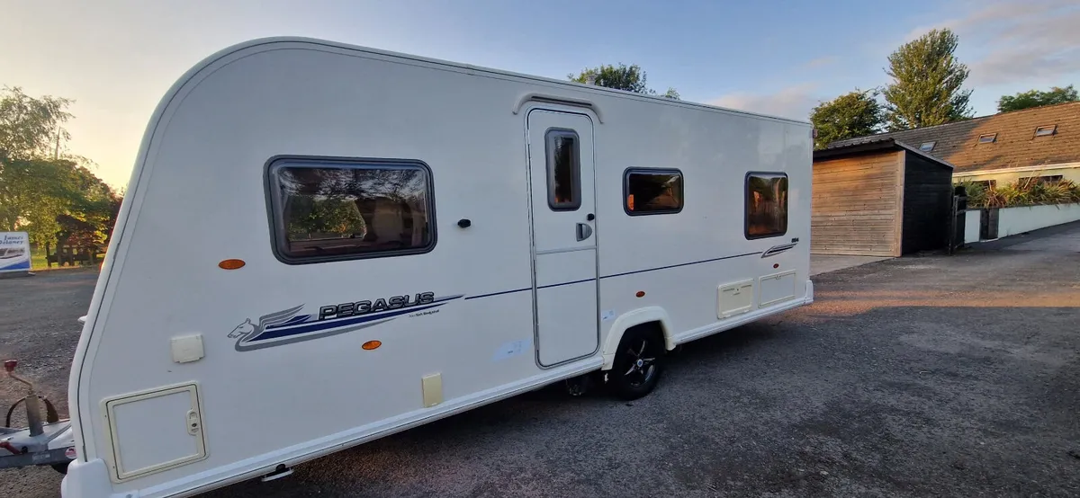 Bailey Pegasus fixed bed caravan - Image 3