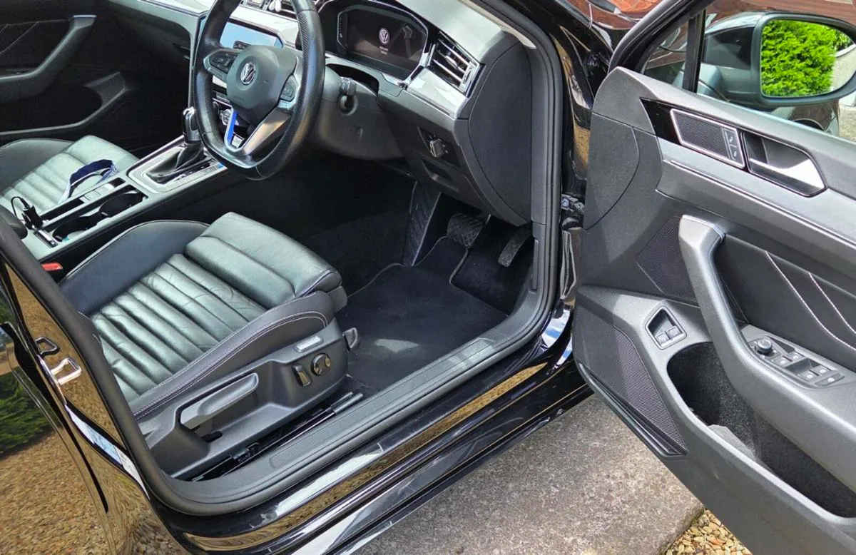 VW Passat GTE Advance - Image 4