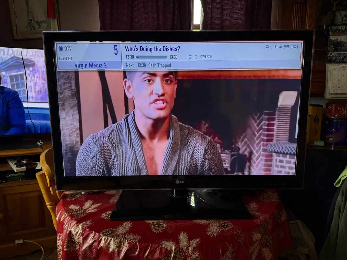 Lg 32 inch tv perfect condition - Image 2