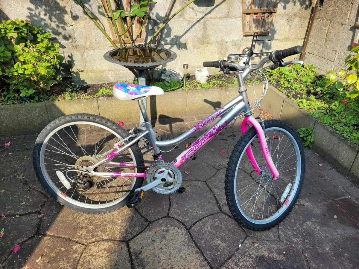 2 ladies mountain bikes. 1 new 26 inch. 1 used 24 - Image 4