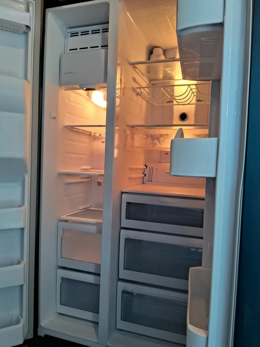 SAMSUNG AMERICAN FRIDGE AND FREEZER - Image 3