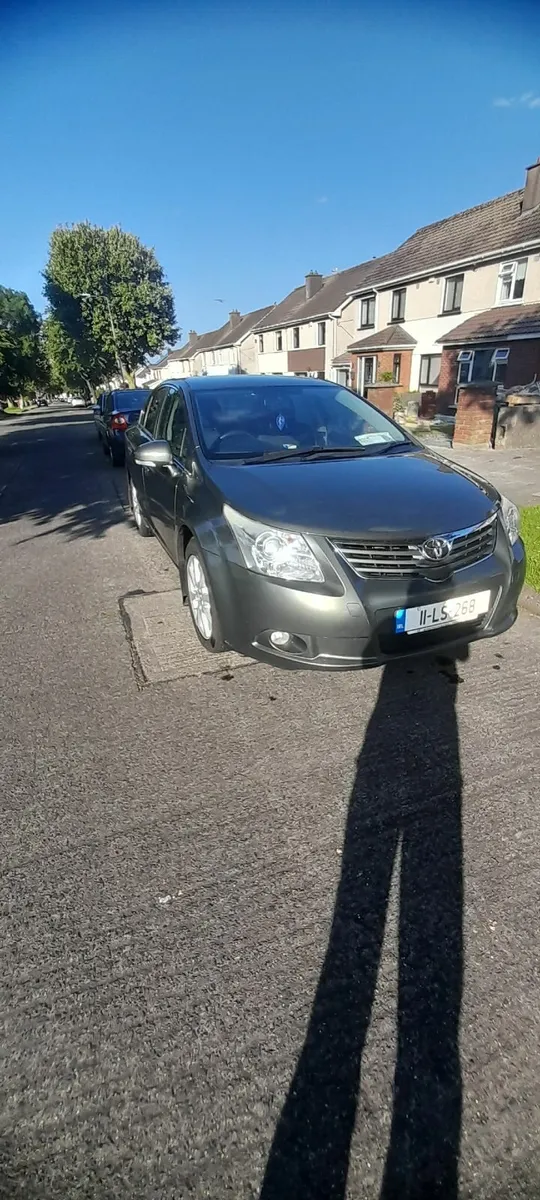 Toyota Avensis 2011 - Image 2