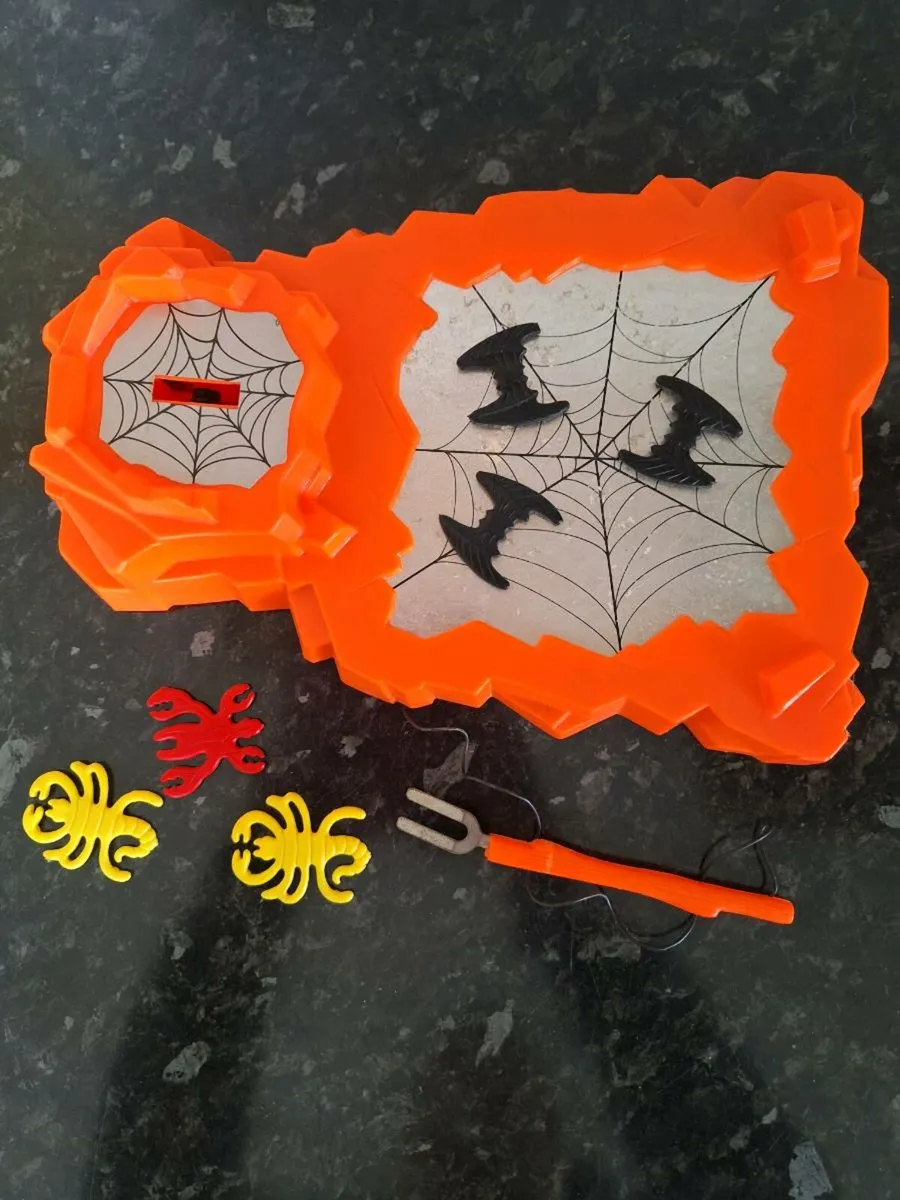 Vintage Beware of the Spider game - Image 2