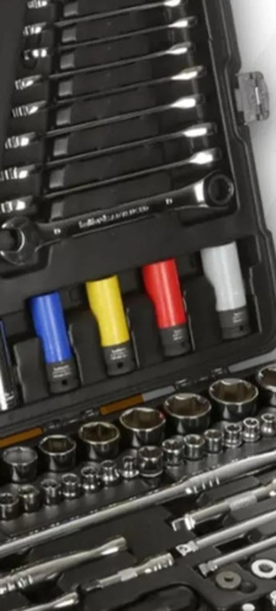 Brand new in box Halfords 200pce socket set - Image 3