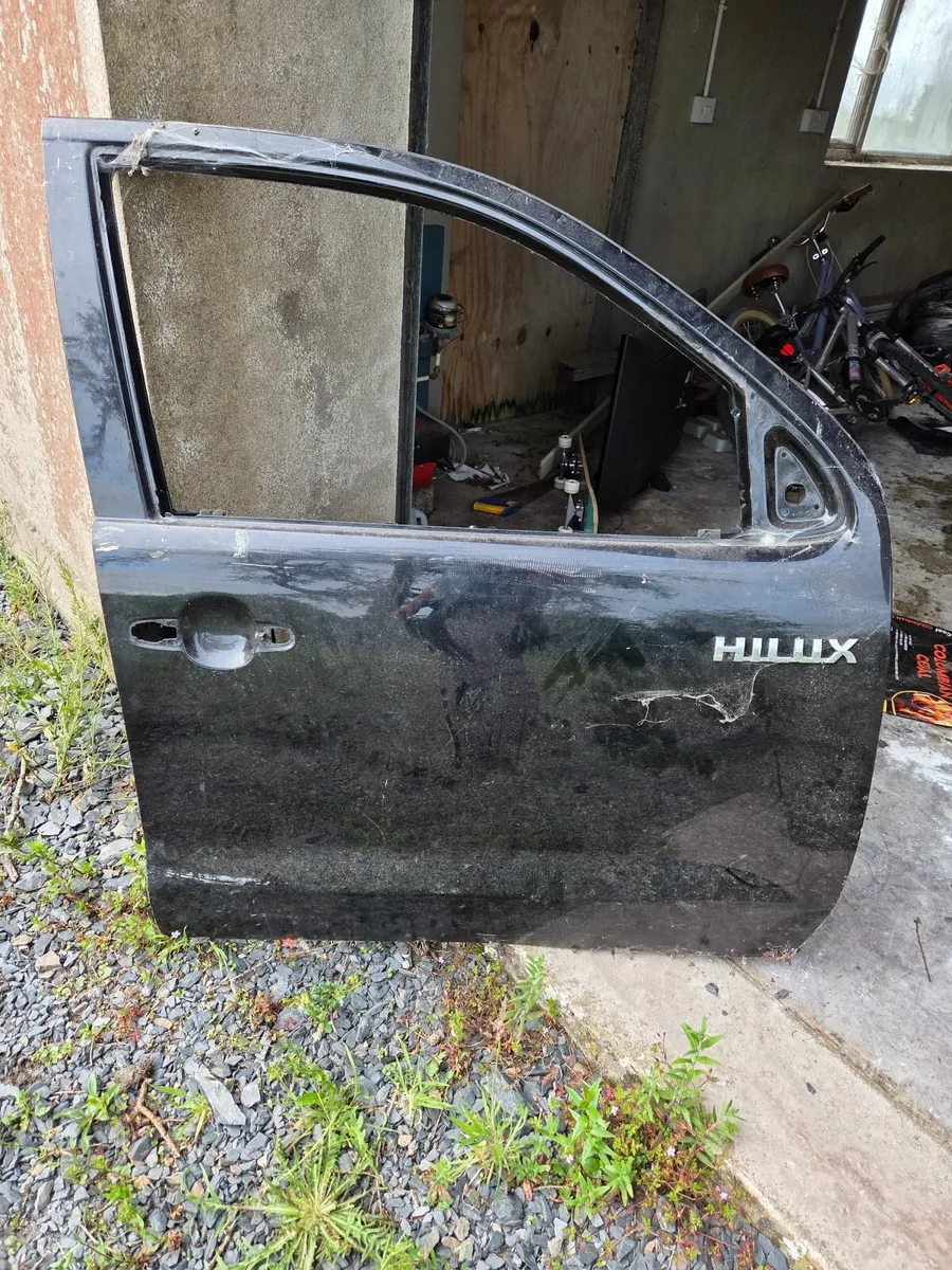 Black door for a hilux up to 2016 - Image 2
