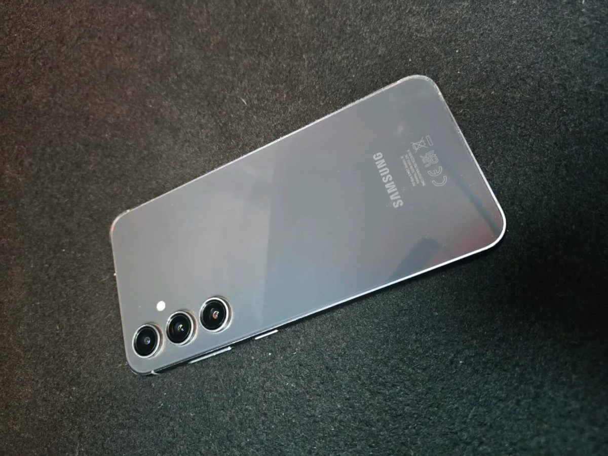 Samsung S23 fe - Image 1