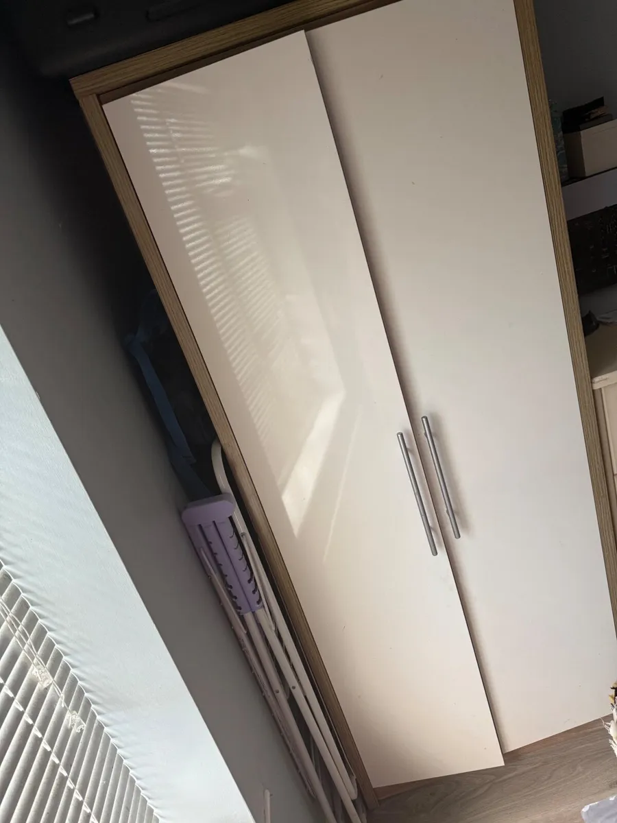Wardrobe and chest of drawers - Image 1