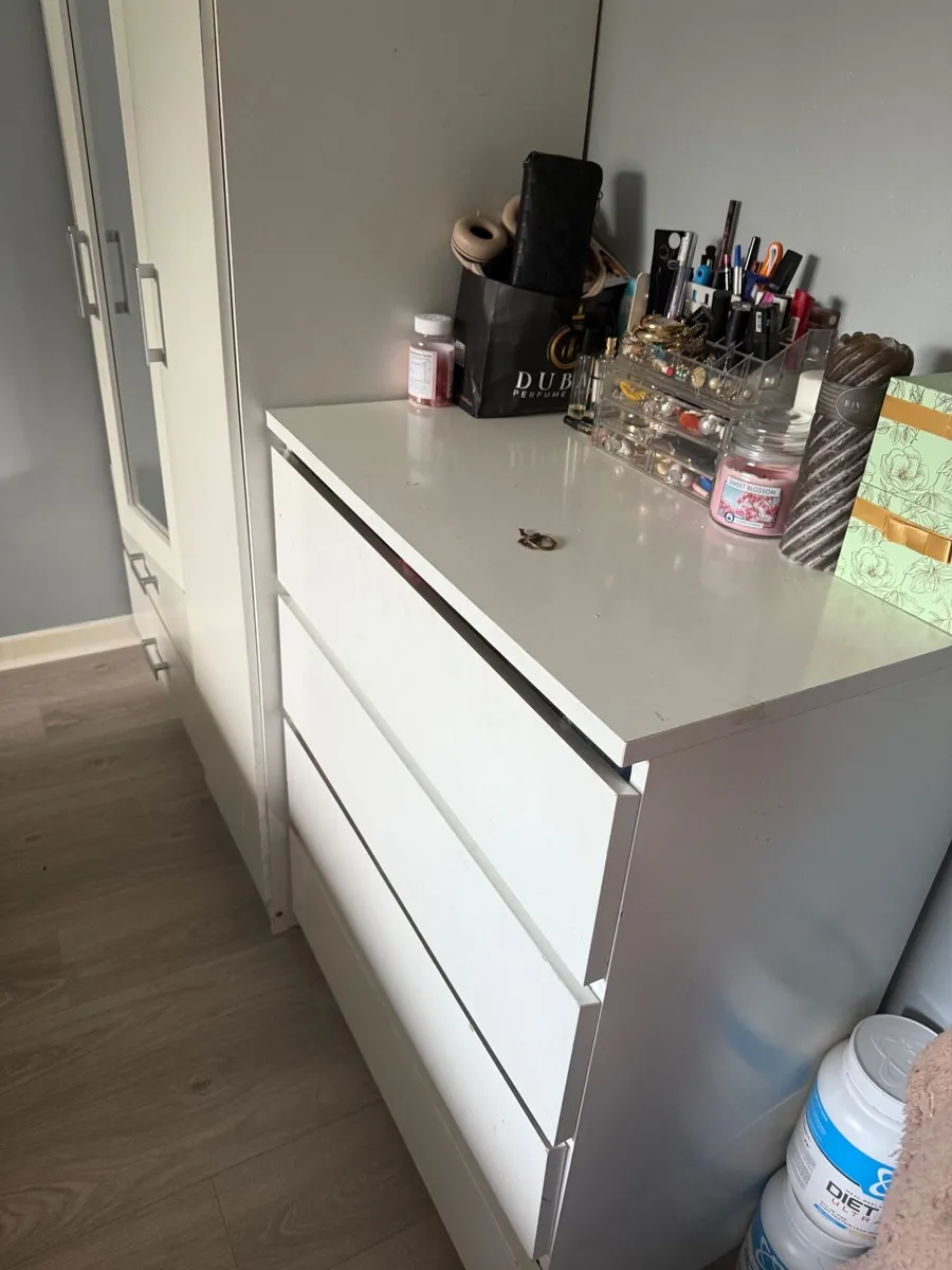 Wardrobe and chest of drawers - Image 2