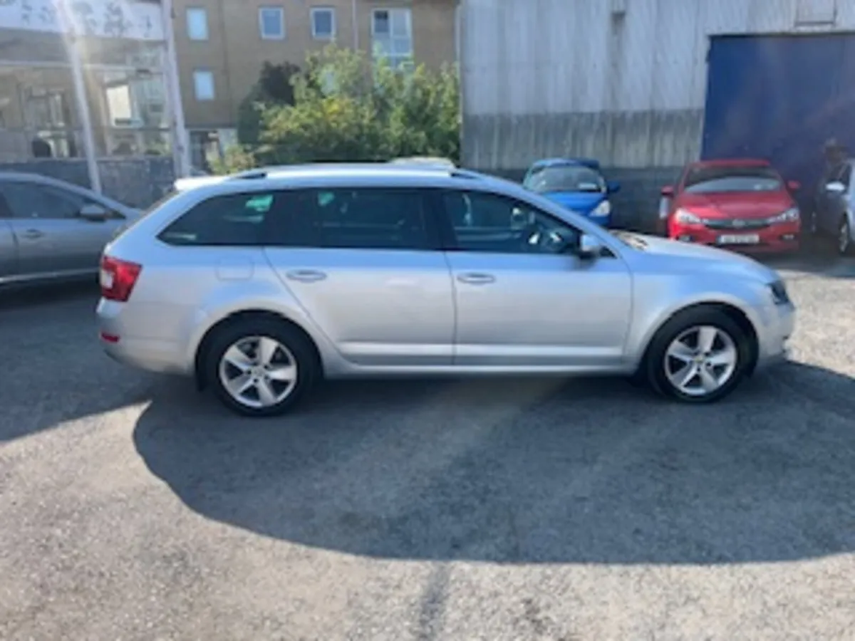 Skoda Octavia 2015 1 OWNER, LOW  MILEAGE, LIKE NEW - Image 2