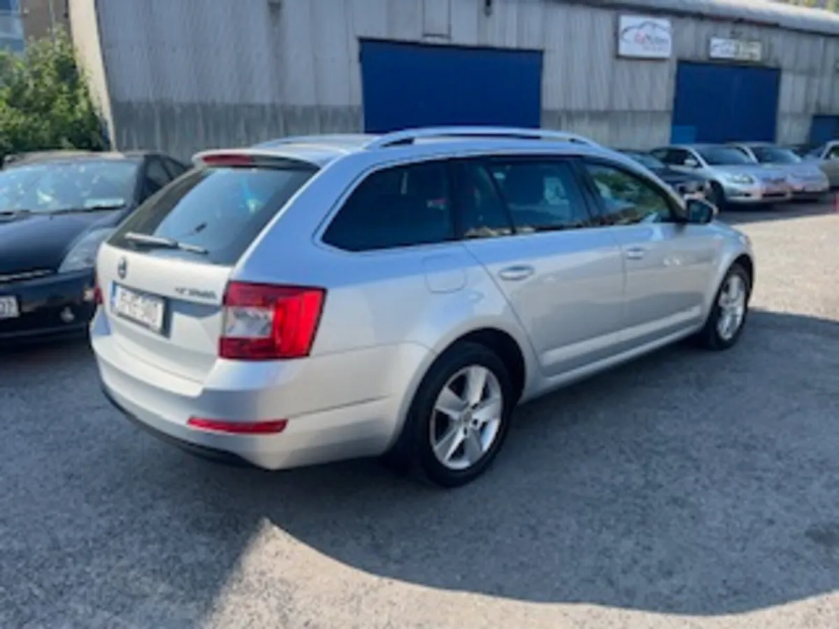 Skoda Octavia 2015 1 OWNER, LOW  MILEAGE, LIKE NEW - Image 3