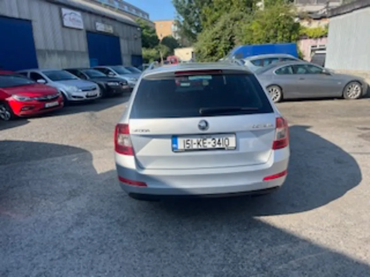 Skoda Octavia 2015 1 OWNER, LOW  MILEAGE, LIKE NEW - Image 4