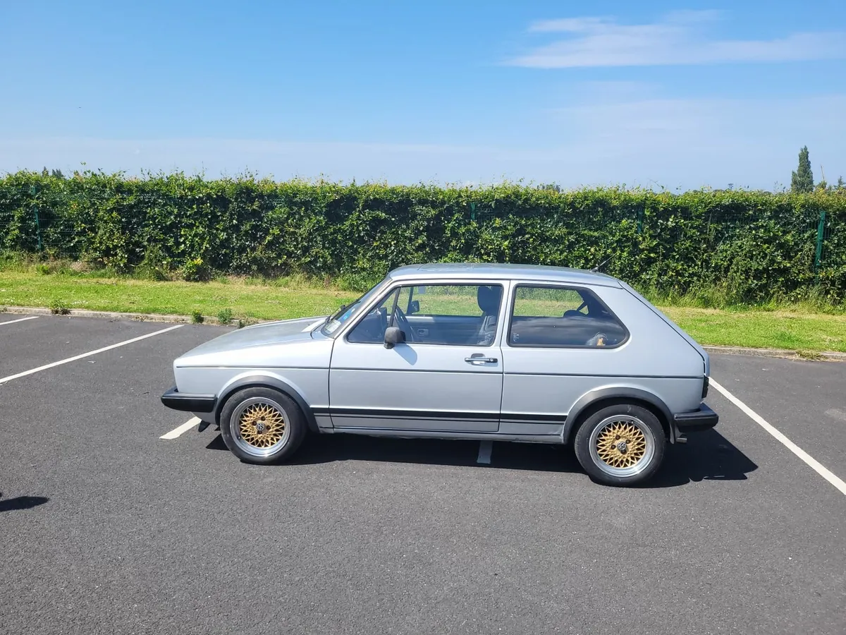 Volkswagen Golf GTI 1983 - Image 2