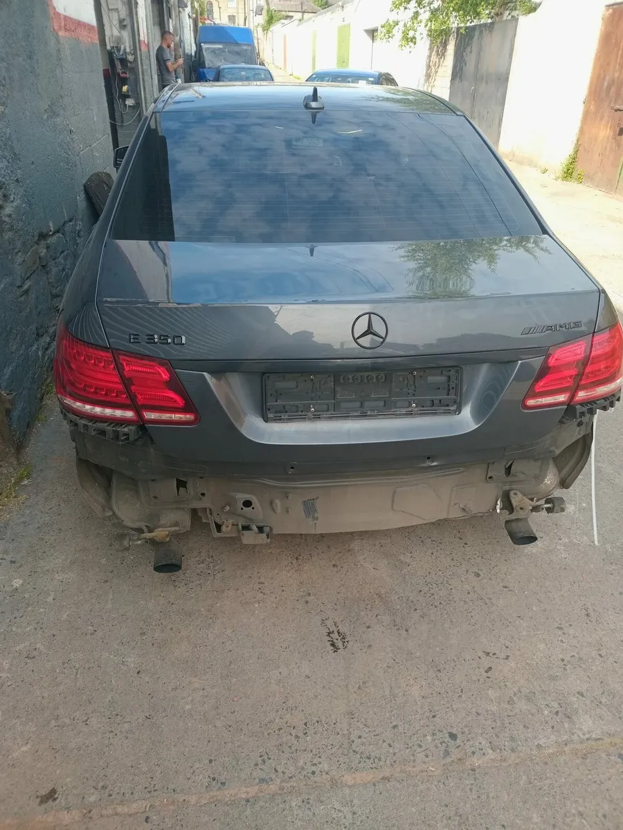 2014 Mercedes e350 amg - Image 4