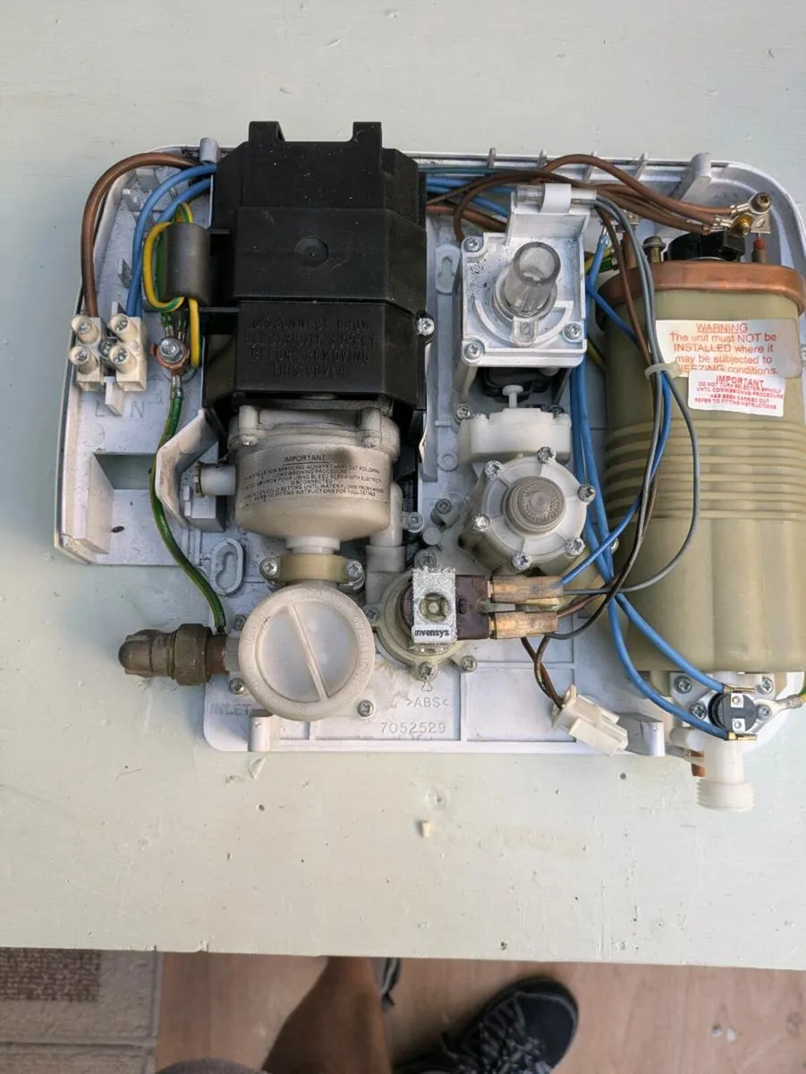 Triton T90 Si power shower unit - Image 2