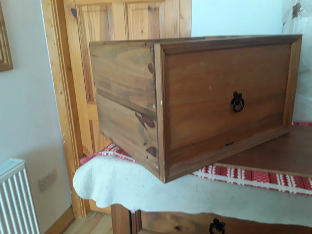 Very heavy sturdy Corona sideboard new condition - Image 4