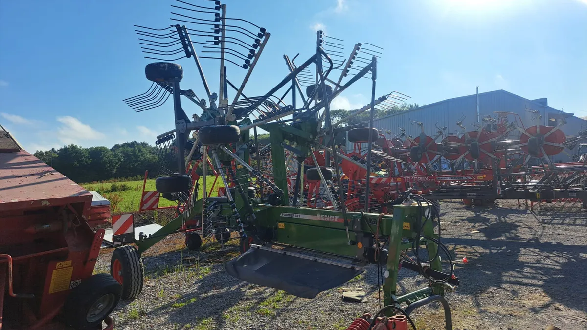 Fendt 671 Rake AS NEW - Image 4