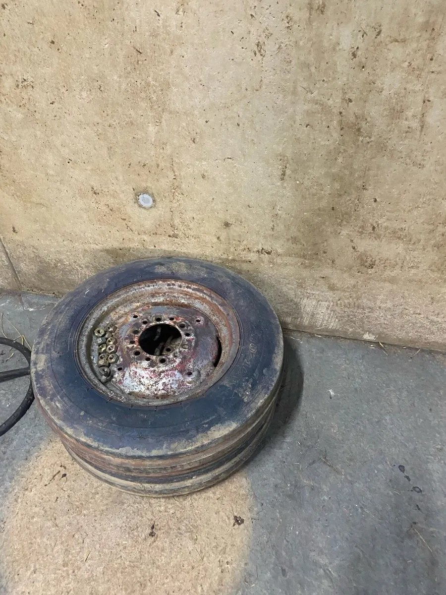 12.4 28 tyres - Image 3