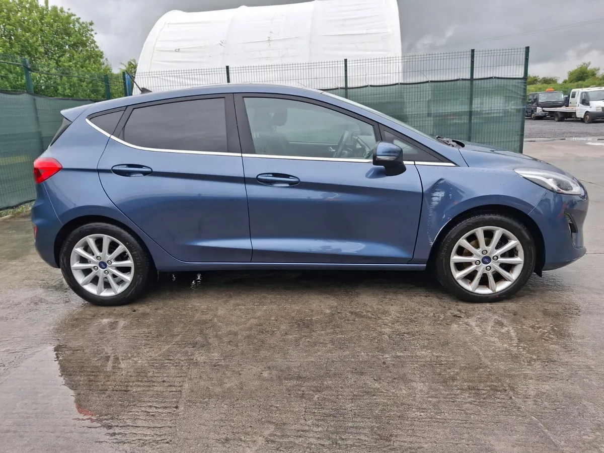 202 Ford fiesta light damage - Image 4