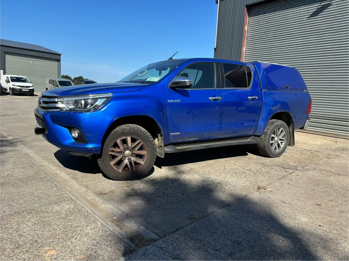 Toyota Hilux Invincible - Image 2