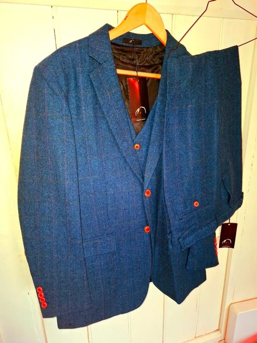 Mens 3 piece Suits - 4 x Grooms Party matching Tweed Suits (Abitto) - Image 4