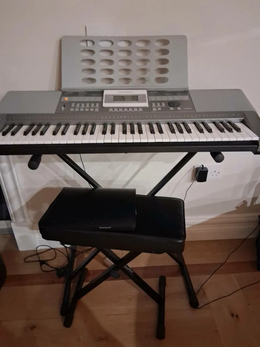 Keyboard with many extras - Image 1