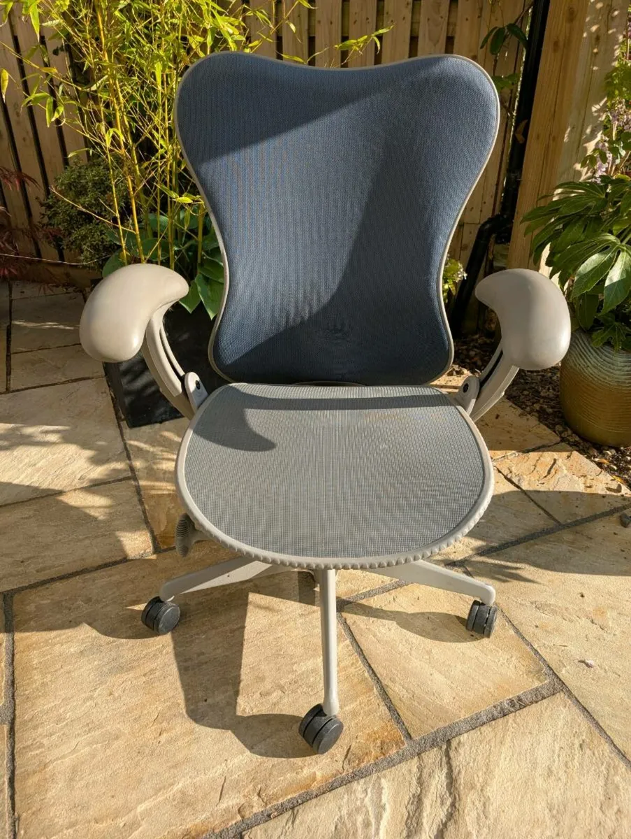 Ergonomic office chair - Image 3