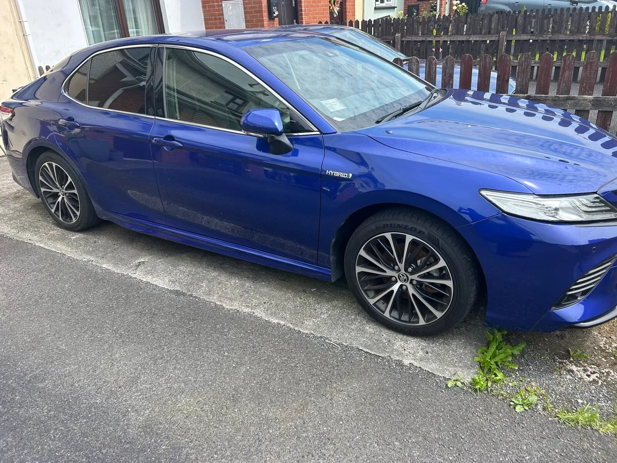 Toyota Camry 2019 - Image 2