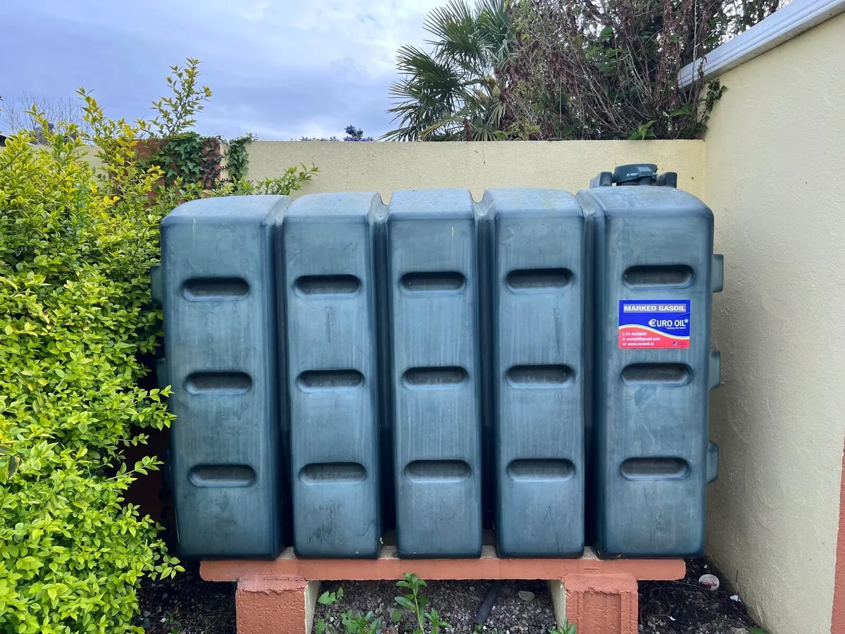 Oil tank - Image 1