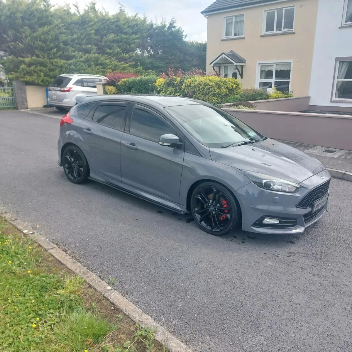 Ford Focus 2015 - Image 2
