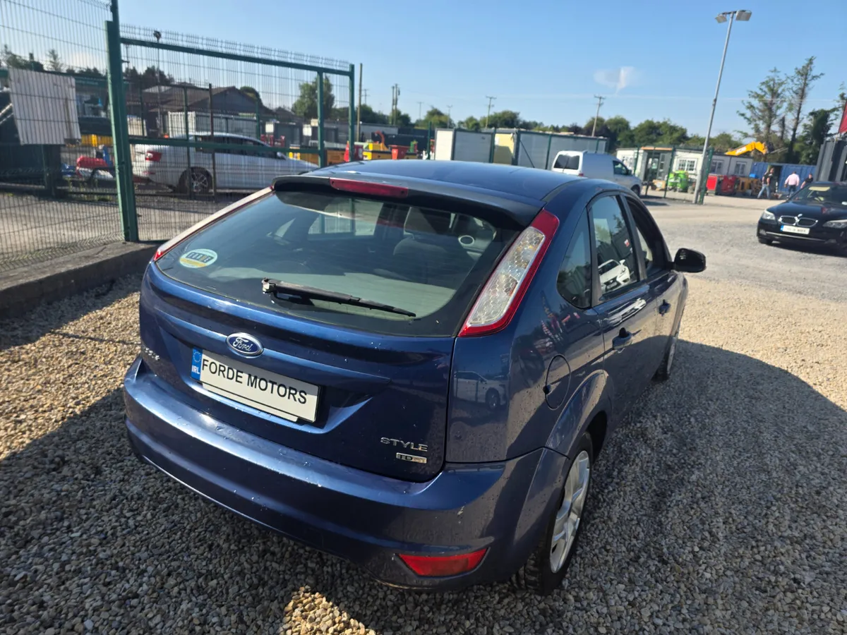 Ford Focus 2010 - Image 4