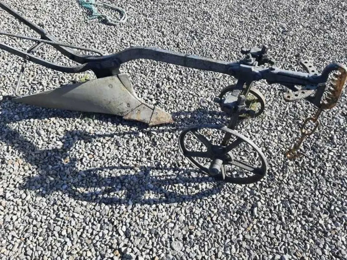 Antique cast iron Pierce wexford plow - Image 1