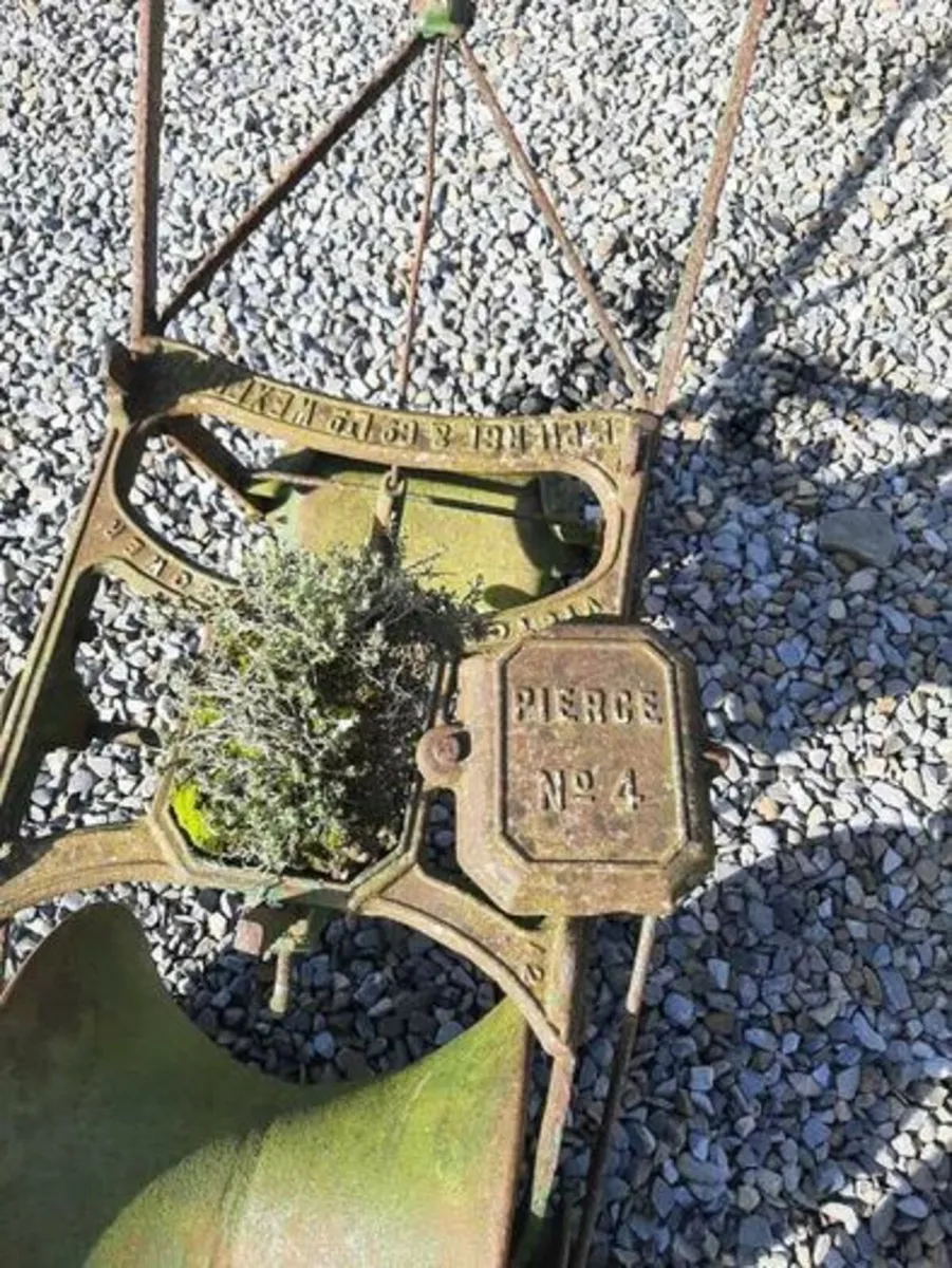 Antique cast iron Pierce wexford sower - Image 2