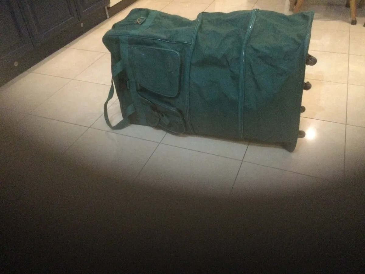 Very large luggage bag - Image 4