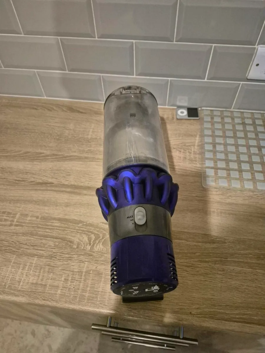 cordless Dyson V11 parts or repair goes on - Image 4