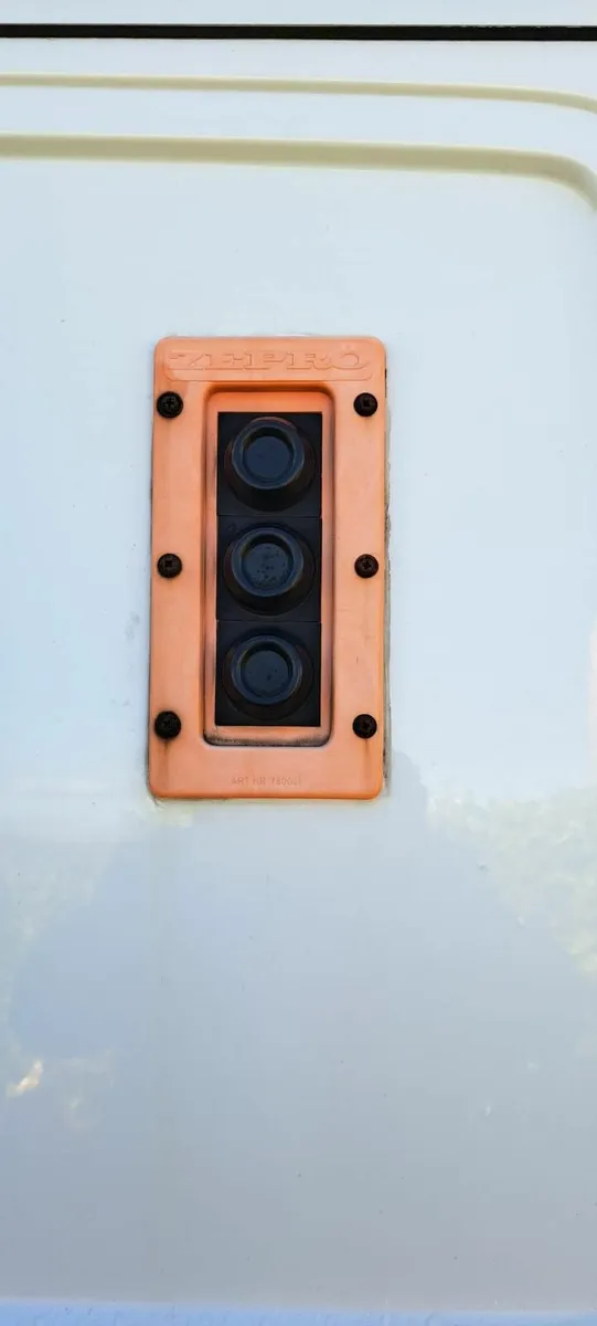 Van tail lift - Image 2