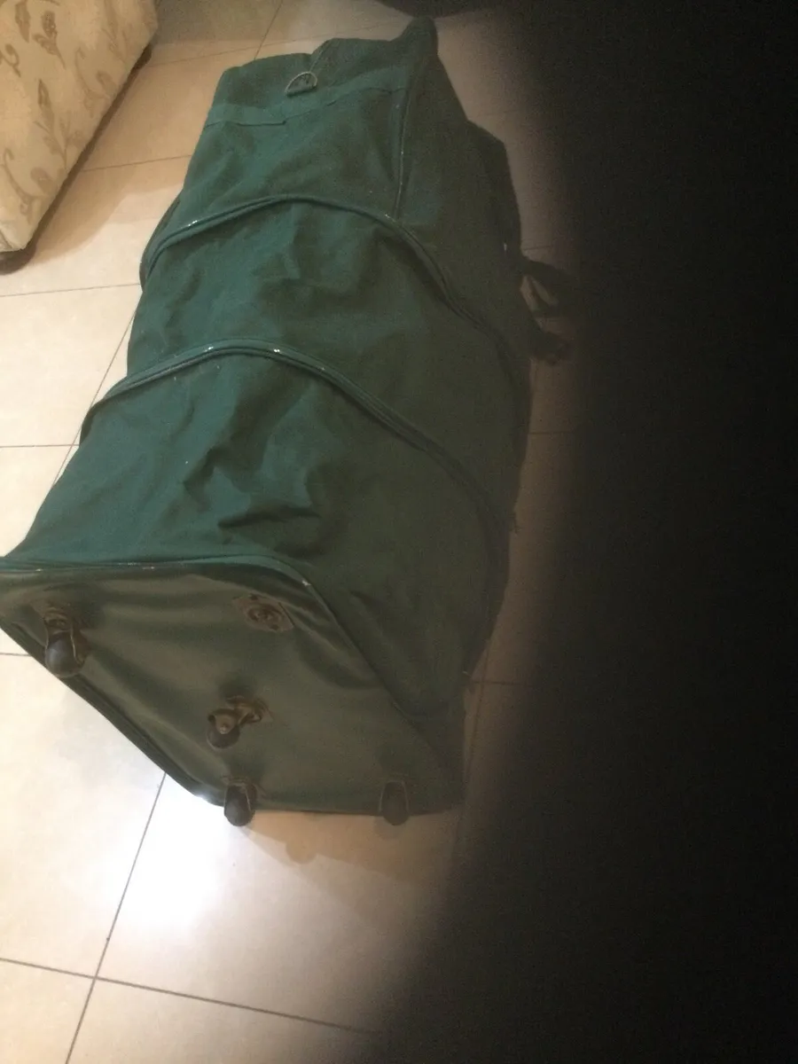 Large luggage bag - Image 1