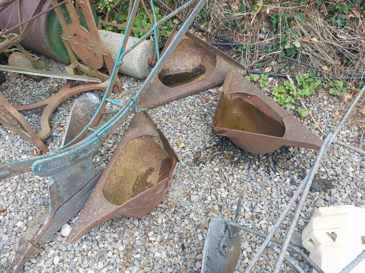 Antique corner troughs - Image 2