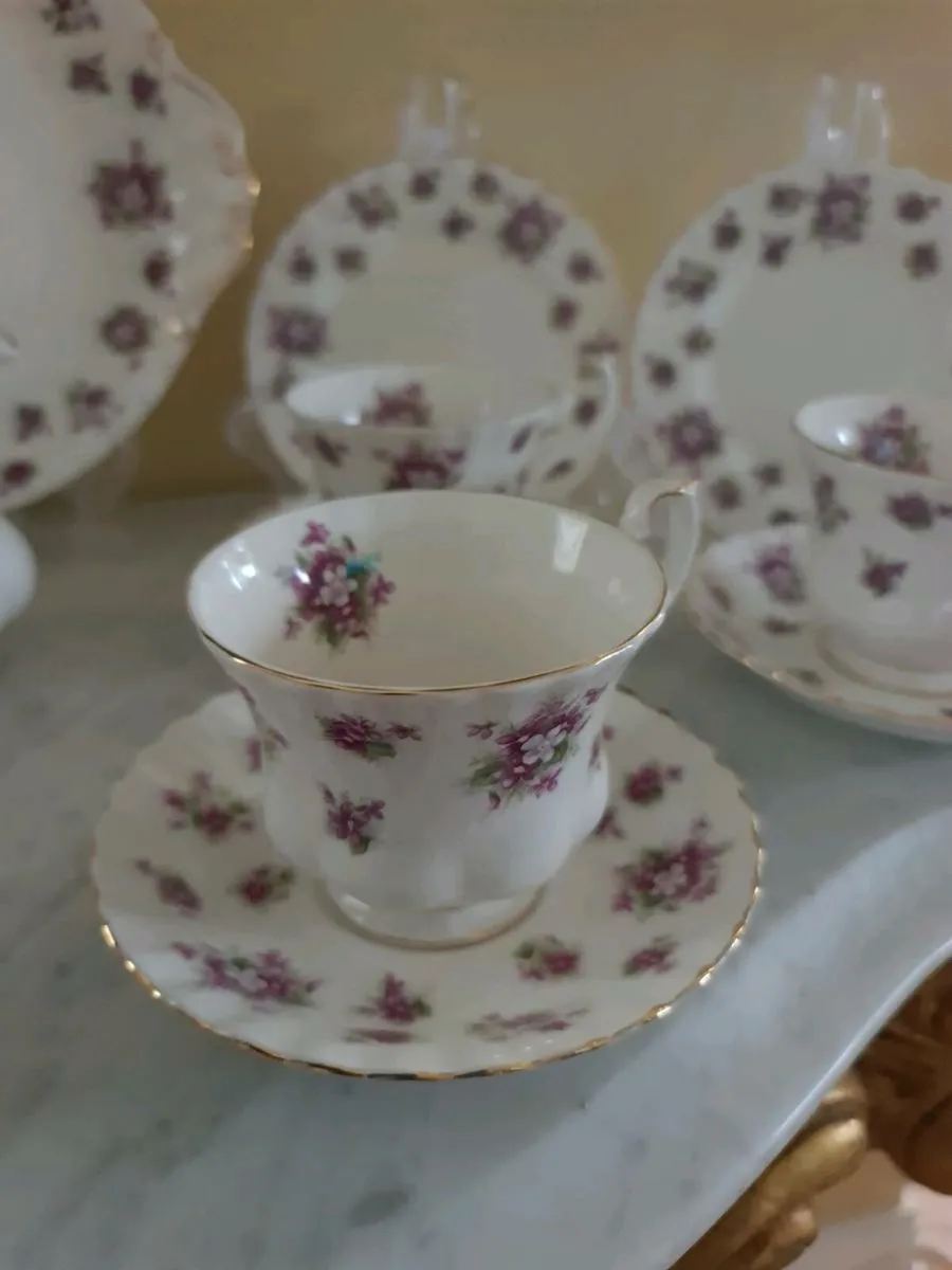 Royal Albert sweet violets - Image 1