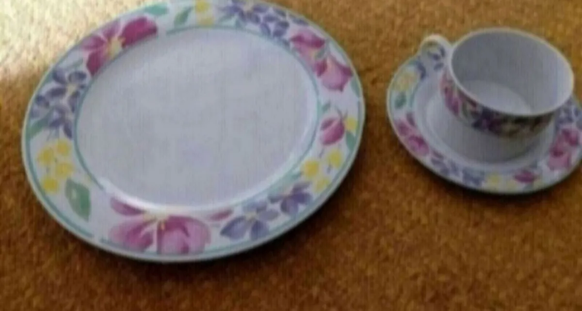 Dinner  X  4  PIECE SET - Image 3