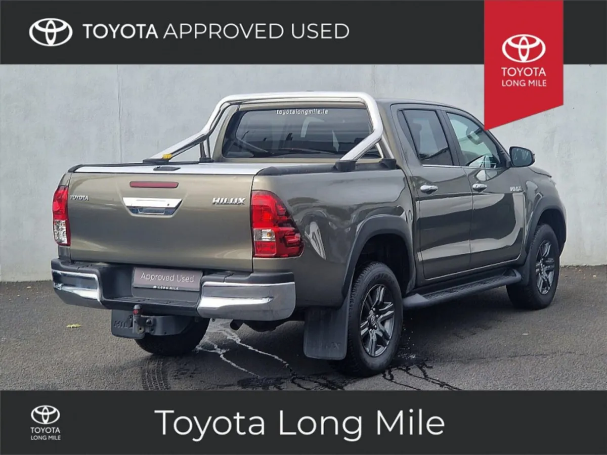 Toyota Hilux 2.8 SR5 Auto With Extra's (Leather, R - Image 3