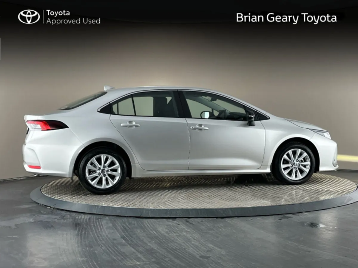 Toyota Corolla HYBRID LUNA SALOON - Image 3