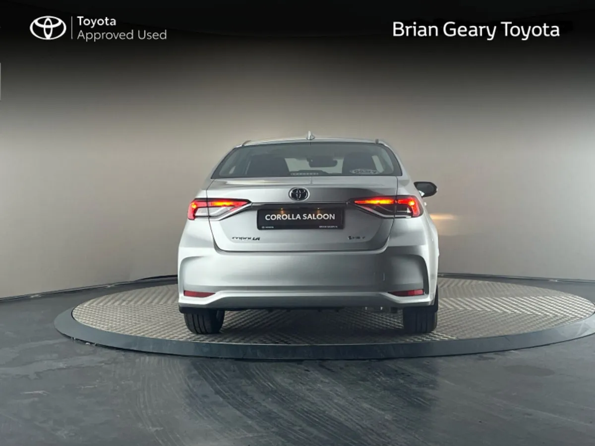 Toyota Corolla HYBRID LUNA SALOON - Image 4