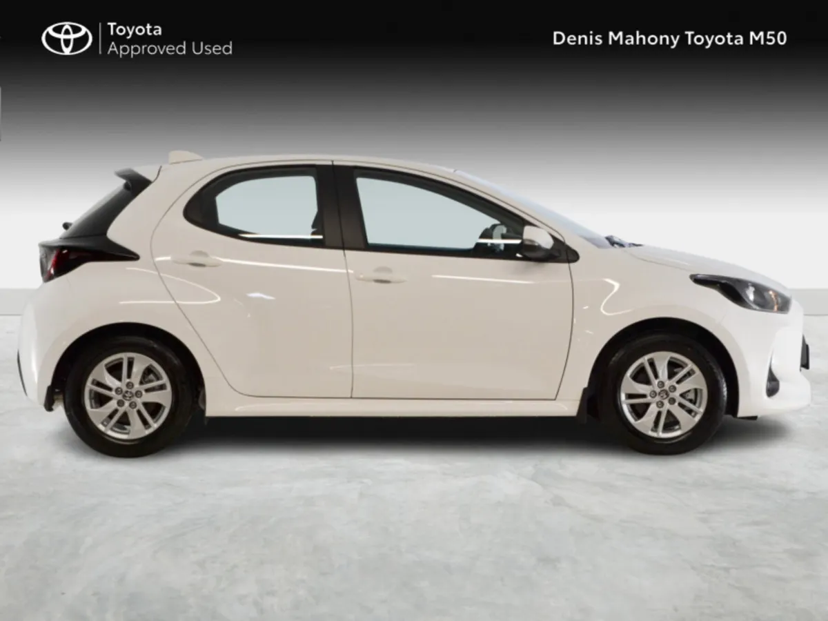 Toyota Yaris Hybrid Luna Auto - Image 3